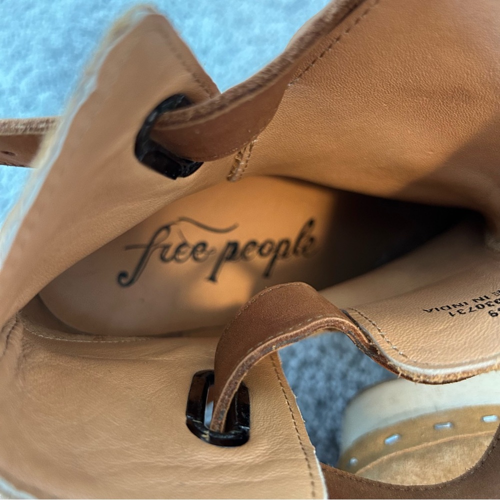 🧡‎ Free People Buckled Suede Platform Clogs - Size 9 - Picture 5 of 6